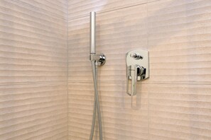 Double Room | Bathroom shower