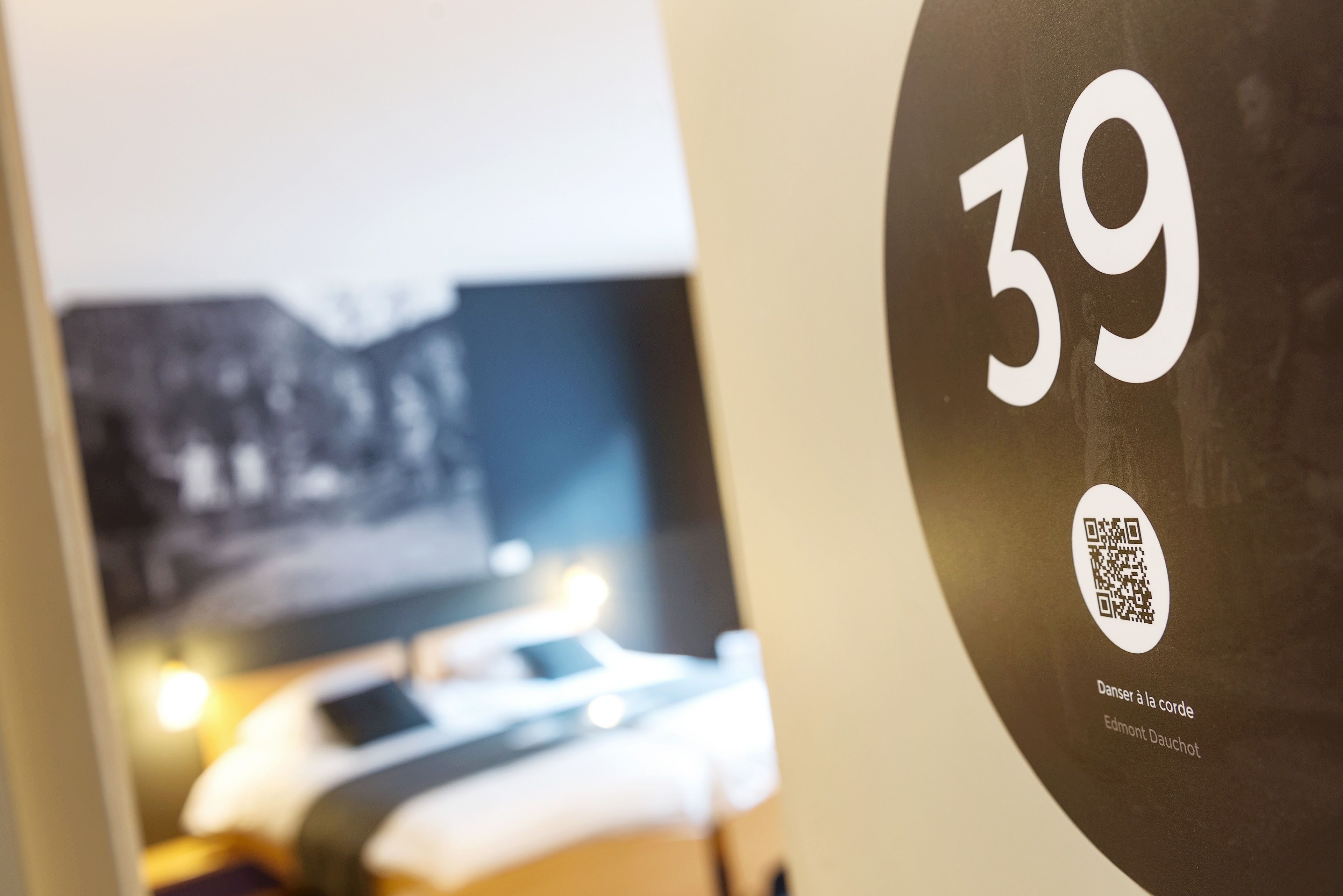 free cots/infant beds, free wired internet