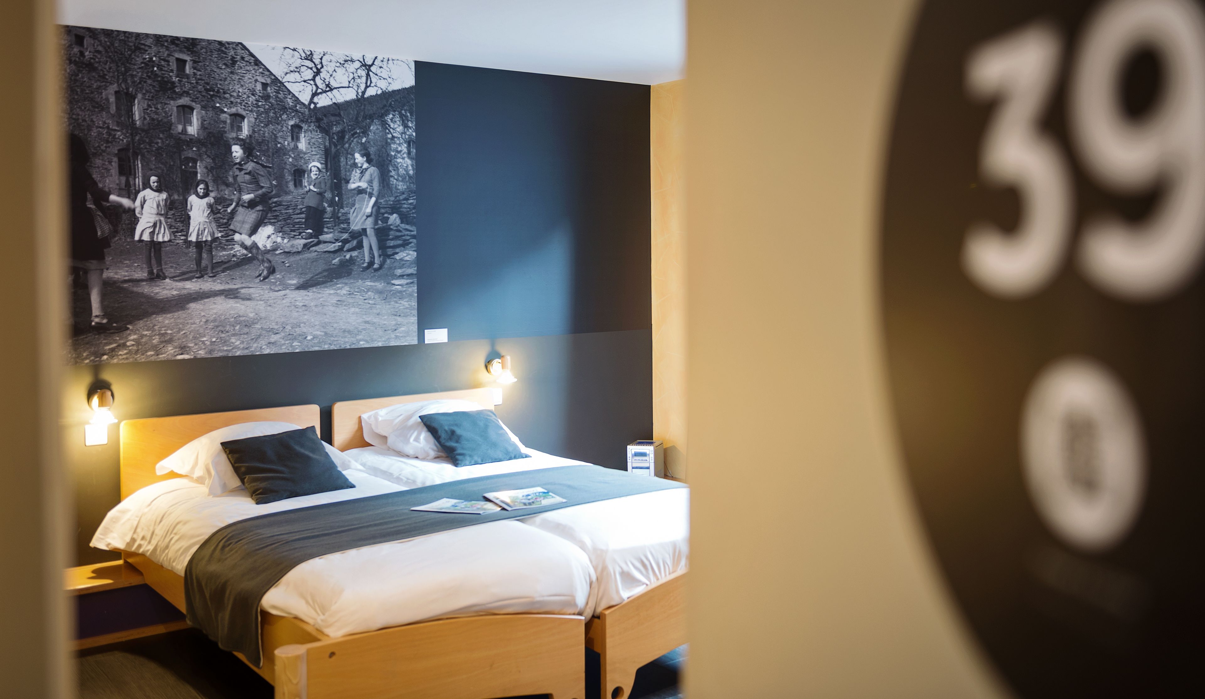 free cots/infant beds, free wired internet