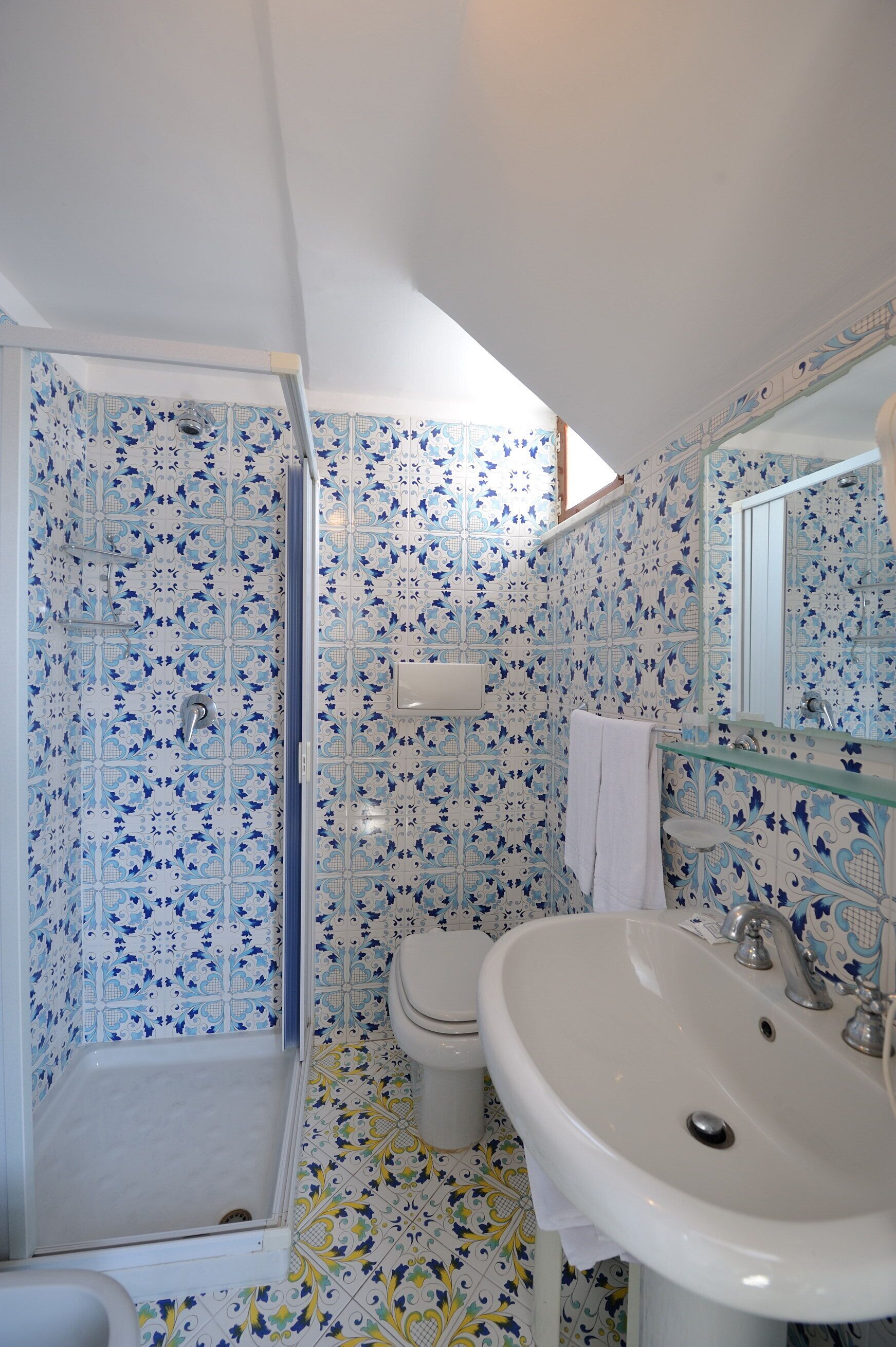 romantic studio suite, 1 bedroom, terrace, sea view | bathroom | shower, hair dryer, bidet, towels