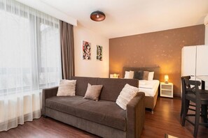 Deluxe Studio | Living area