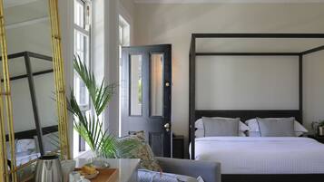 Honeymoon Studio Suite | Premium bedding, minibar, in-room safe, individually furnished