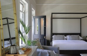 蜜月開放式套房 | 高級寢具、迷你吧、客房內保險箱、布置獨特