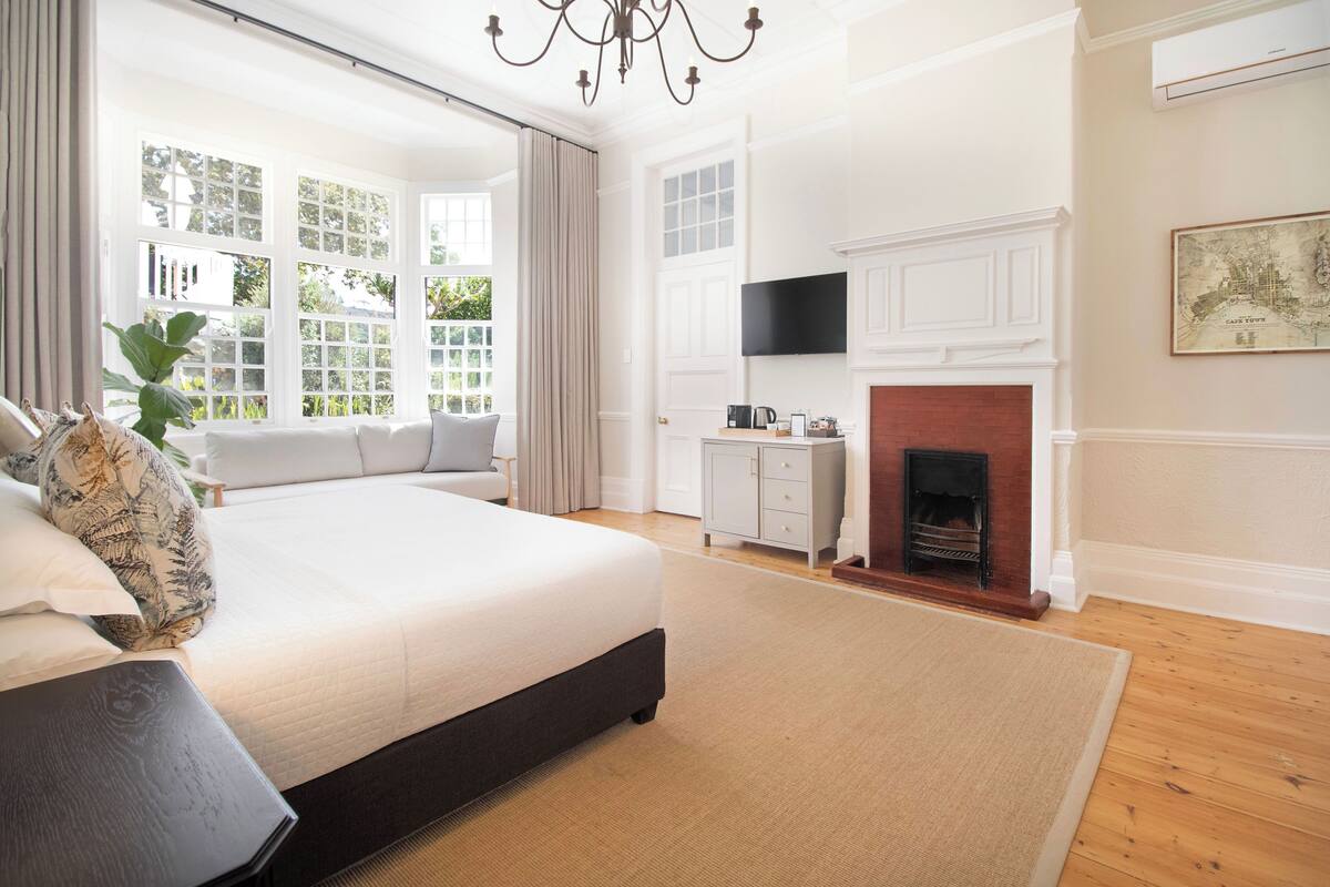 Superior kamer, 1 twee- of 2 eenpersoonsbedden, 1 kingsize bed, niet-roken | Luxe beddengoed, een minibar, een kluis op de kamer, een bureau