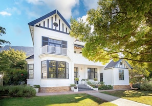 Front of property - One Kensington Boutique Hotel (Cape Town)