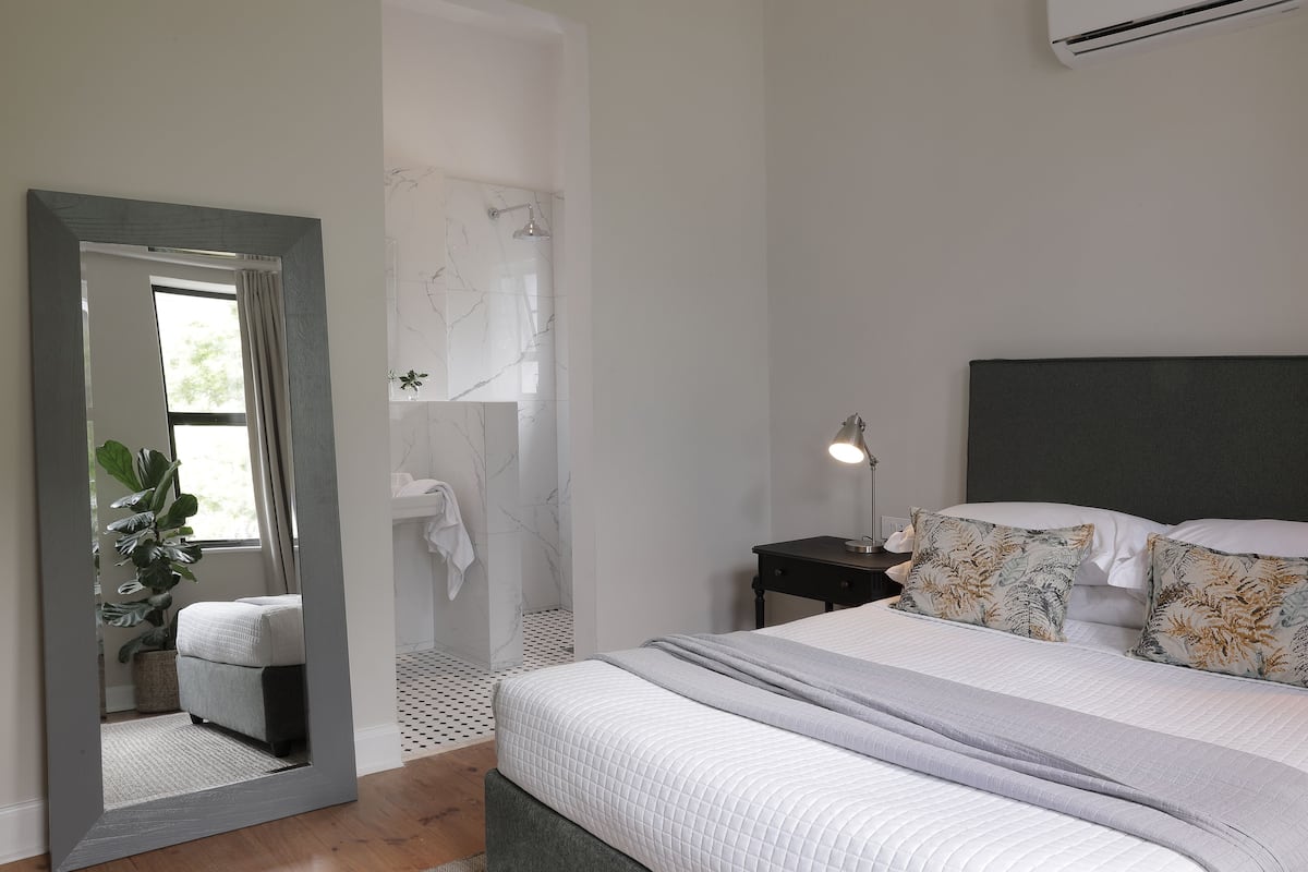 Luxe kamer | 1 slaapkamer, luxe beddengoed, een minibar, een kluis op de kamer