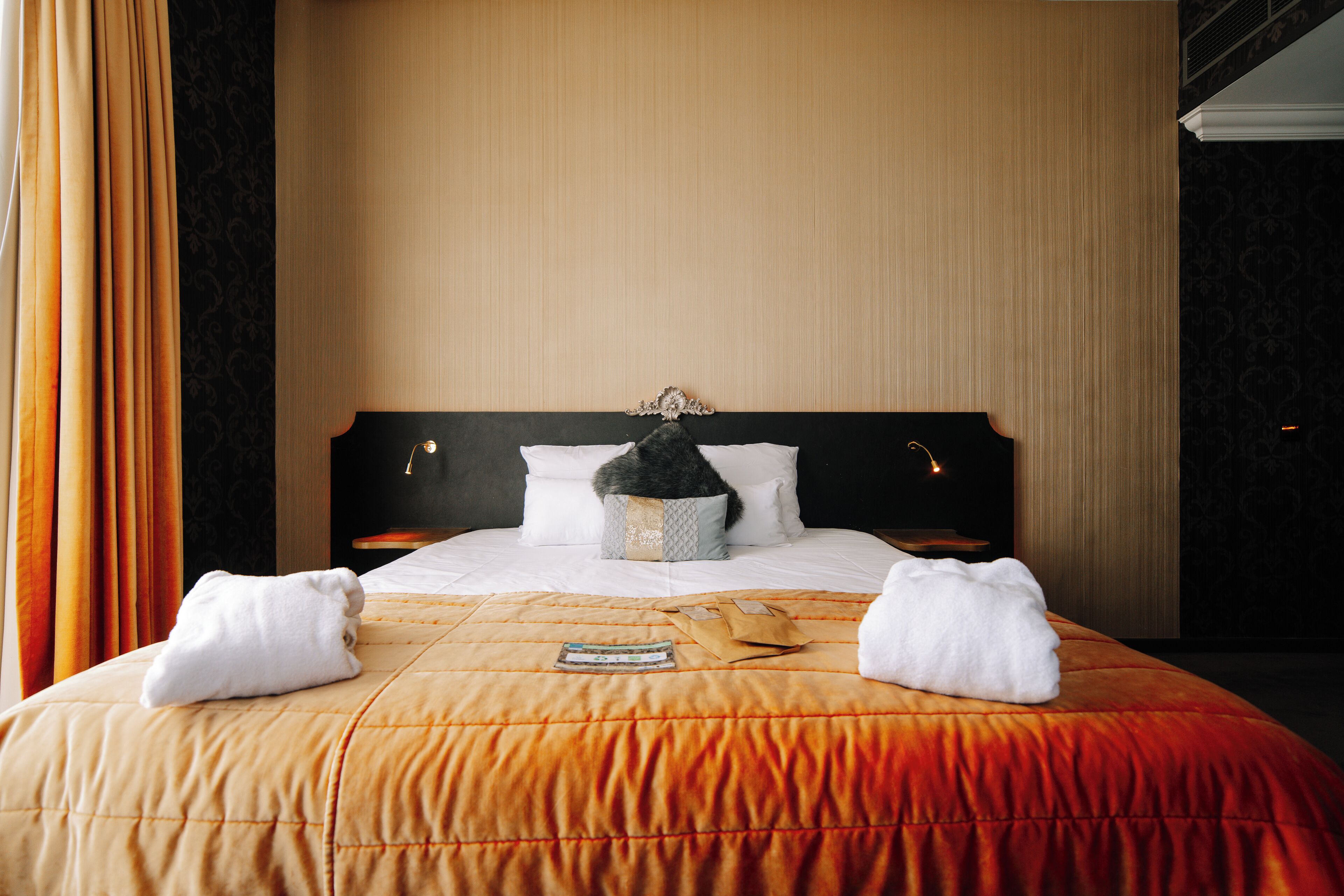 junior suite | minibar, in-room safe, desk, blackout curtains