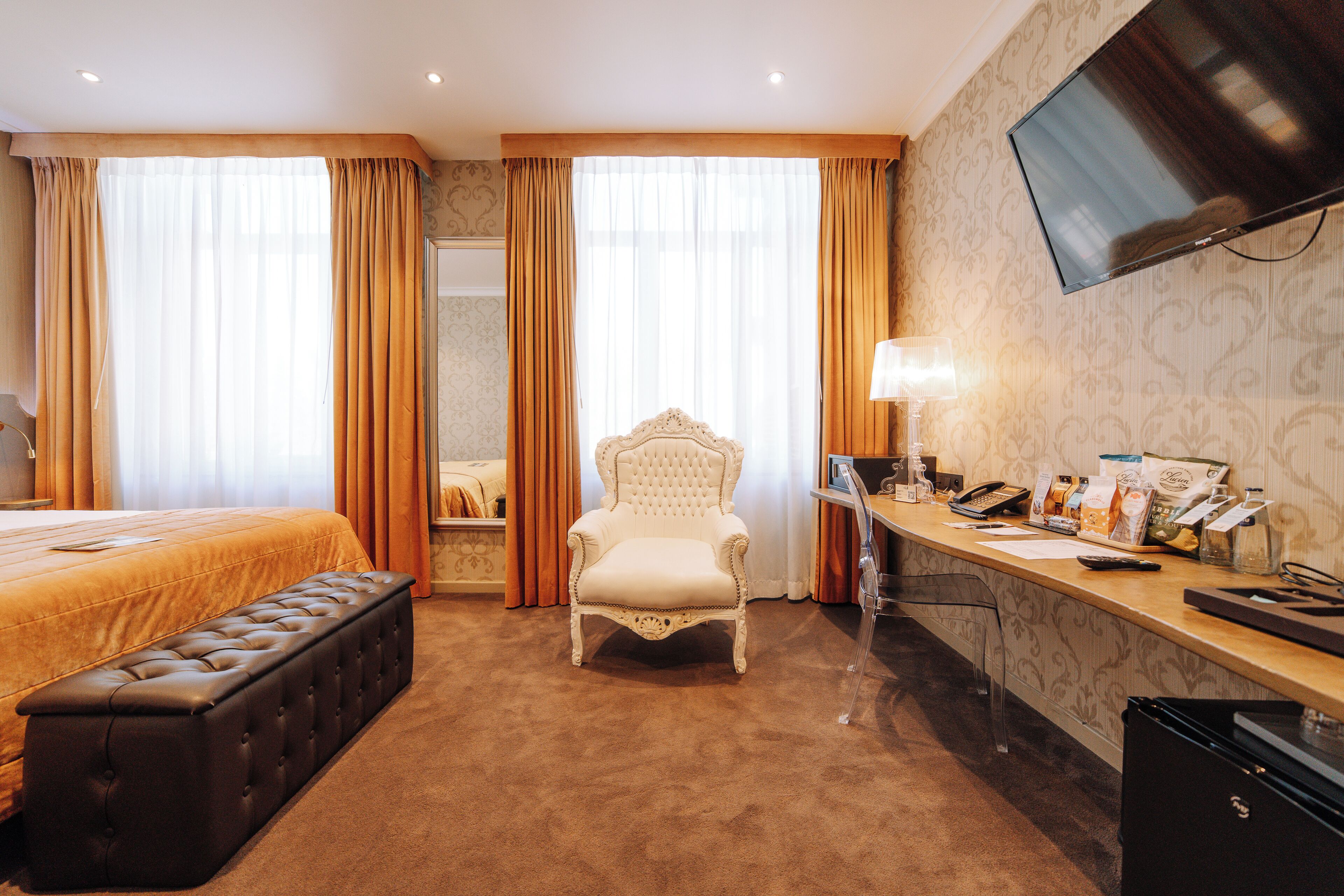 comfort double or twin room | minibar, in-room safe, desk, blackout curtains