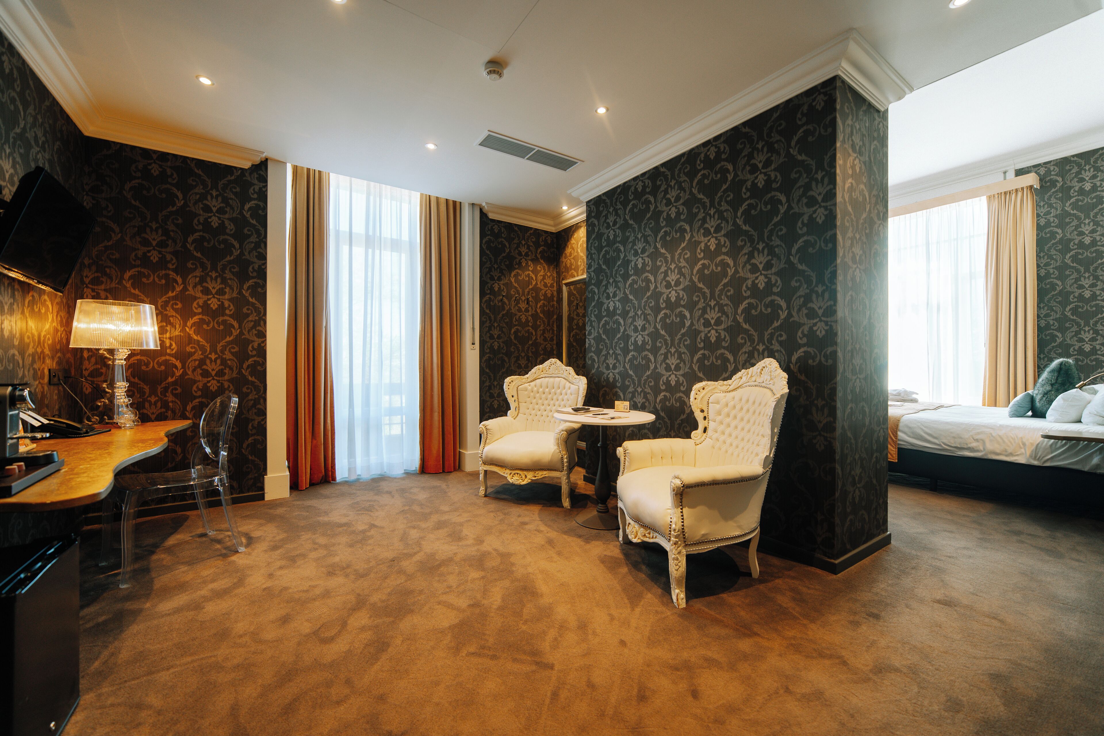 junior suite | living room | tv