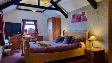 Kamar Double Superior, ensuite | Setrika/meja setrika, tempat tidur lipat/tambahan, dan seprai linen