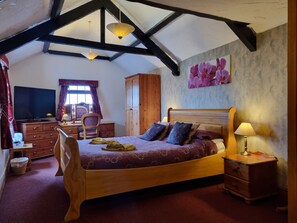 Superior Double Room, Ensuite | Iron/ironing board, rollaway beds, bed sheets - The West Country Inn (Bideford)