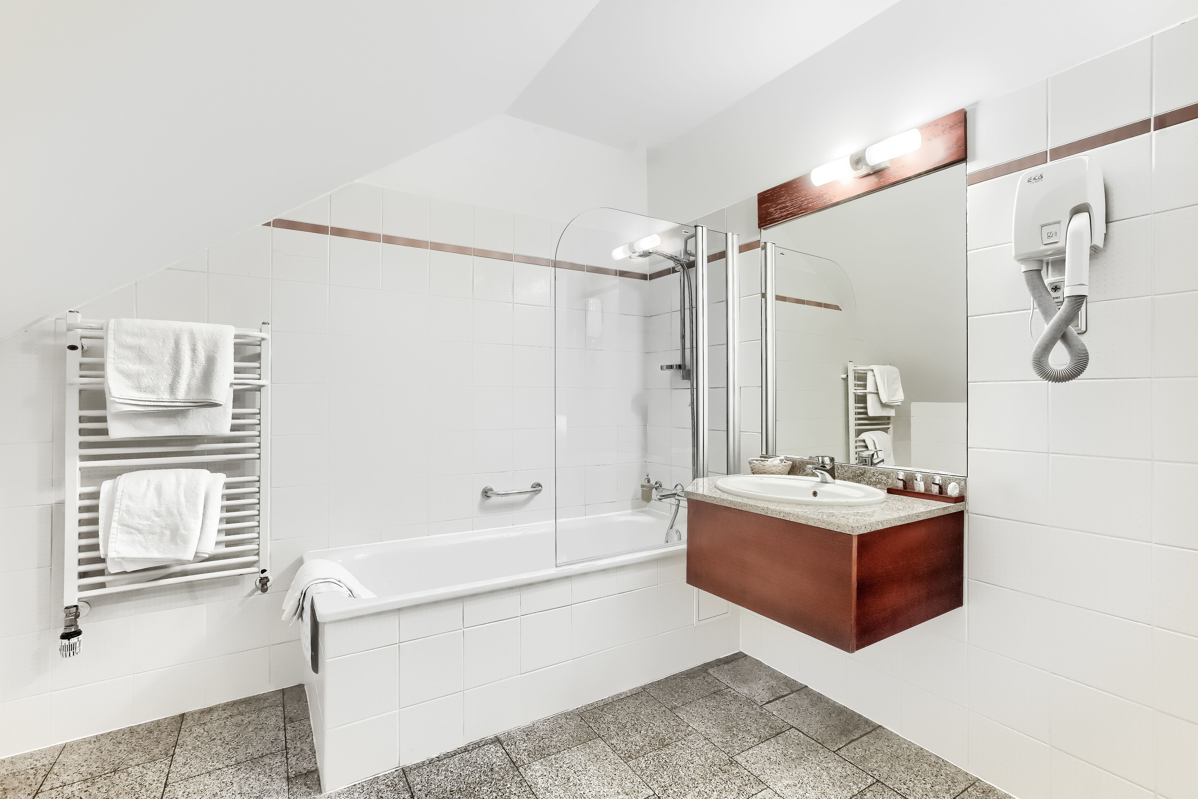 combined shower/bathtub, free toiletries, hair dryer, slippers