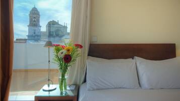 Standardværelse - terrasse (Big ) | Dundyner, senge med topmadrasser, pengeskab på værelset