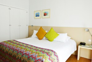 Standard Double Room | Down comforters, pillowtop beds, in-room safe, individually decorated - BYPILLOW Tiento (Cádiz)