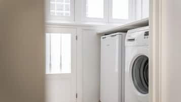 Apartment, 2 Bedrooms | Laundry