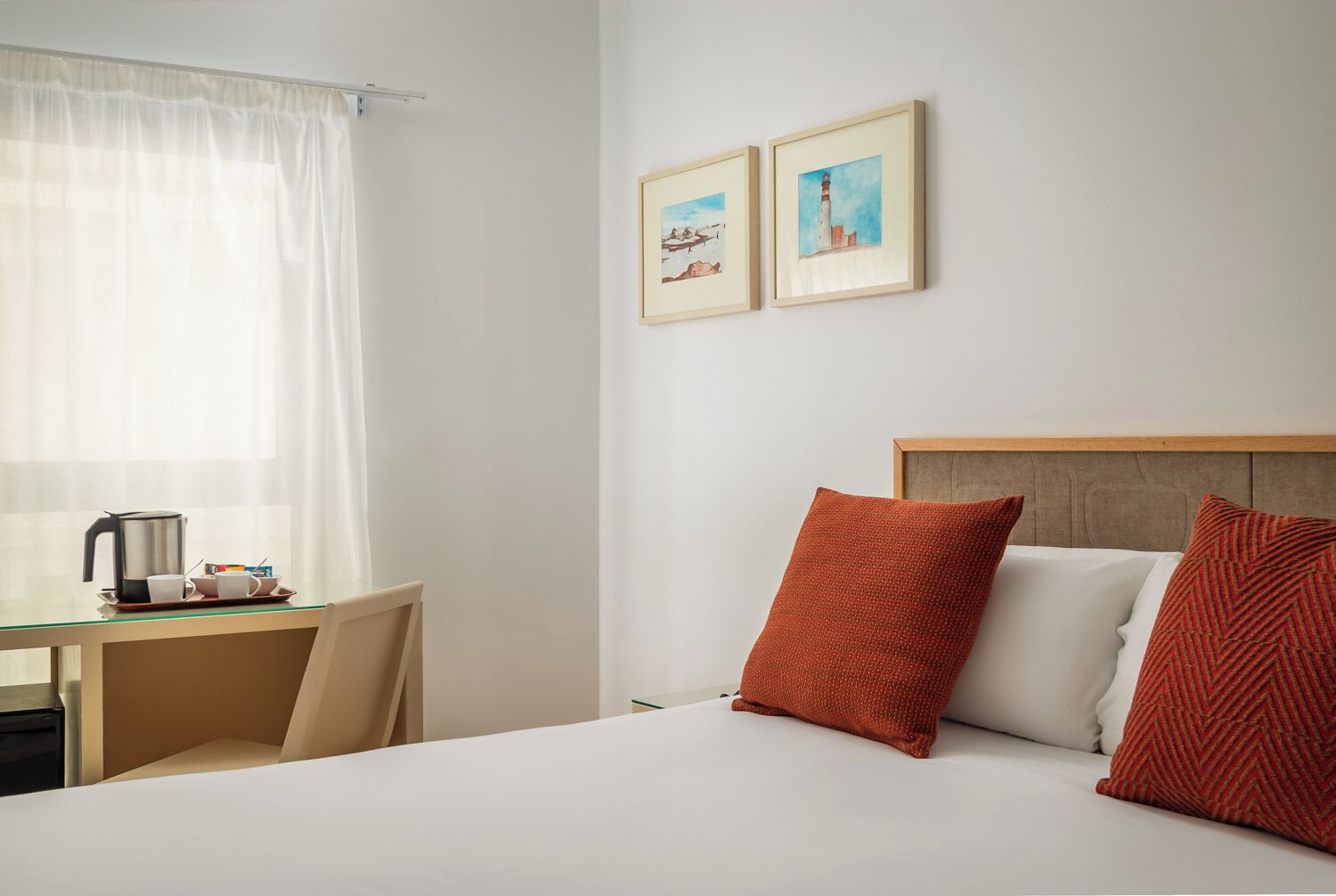 Economy-Doppelzimmer | Daunenbettdecken, Pillowtop-Betten, Zimmersafe, individuell dekoriert