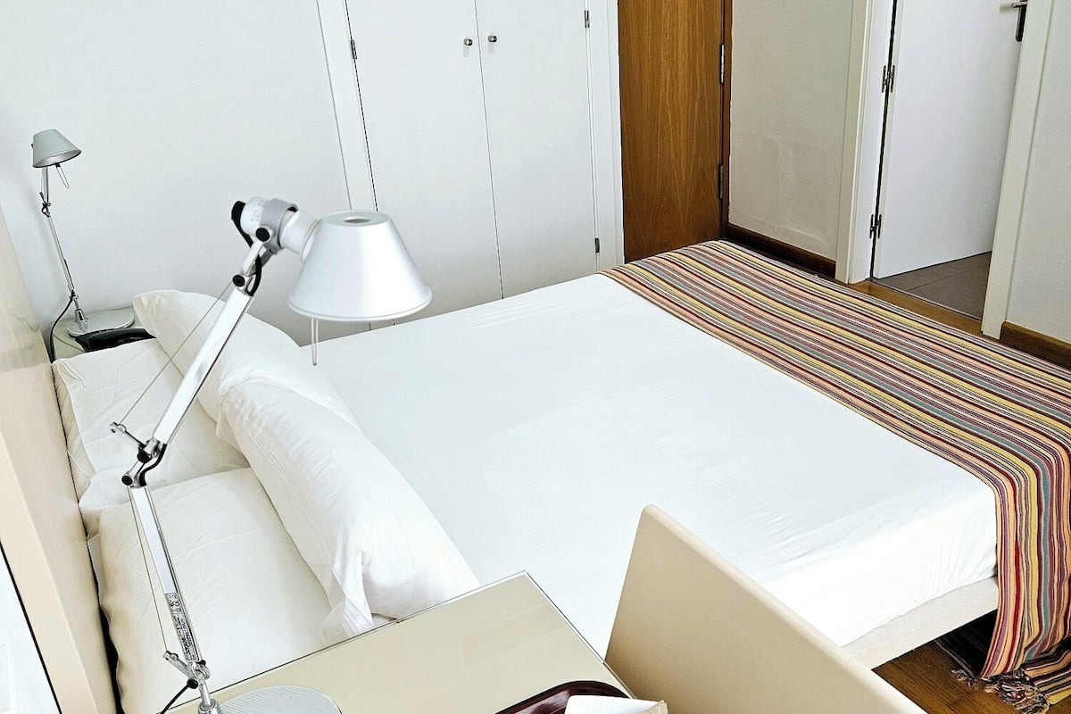 single room | down duvets, pillow-top beds, in-room safe, individually decorated