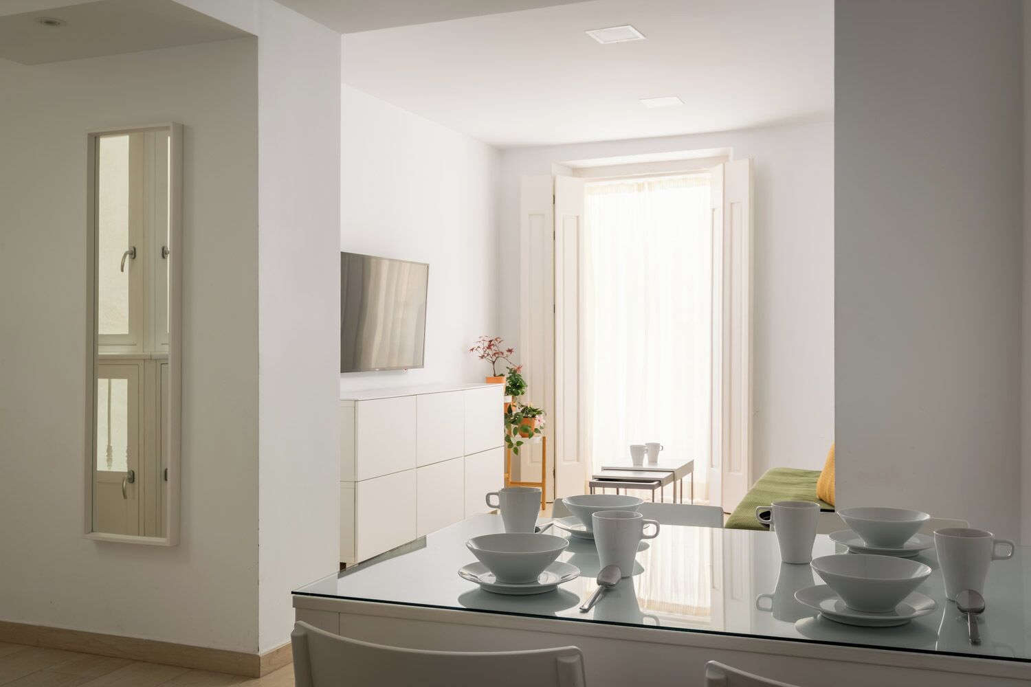 Appartement, 2 slaapkamers | Woonruimte | Een 26-inch lcd-televisie met digitale zenders en een televisie