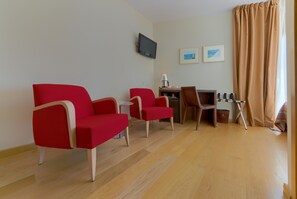 Standard Room, Terrace (Big ) | Living room | 26-inch LCD TV with digital channels, TV - BYPILLOW Tiento (Cádiz)