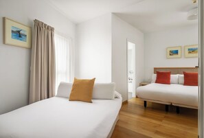 Familienzimmer, 1 Schlafzimmer | Daunenbettdecken, Pillowtop-Betten, Zimmersafe, individuell dekoriert