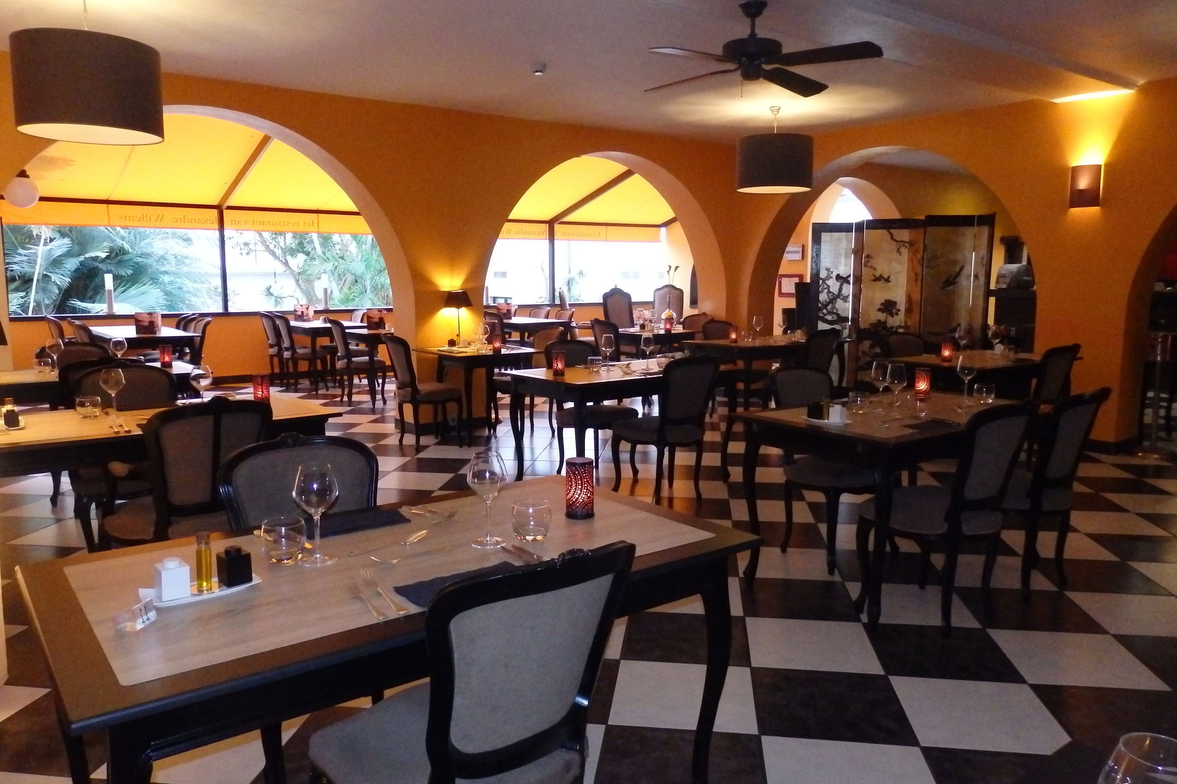 Breakfast, lunch, dinner served; French cuisine 