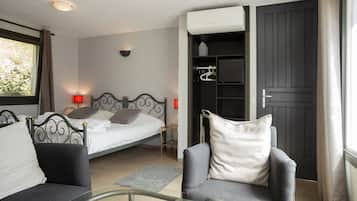 Doppelzimmer | Minibar, Schreibtisch, laptopgeeigneter Arbeitsplatz, Zustellbetten