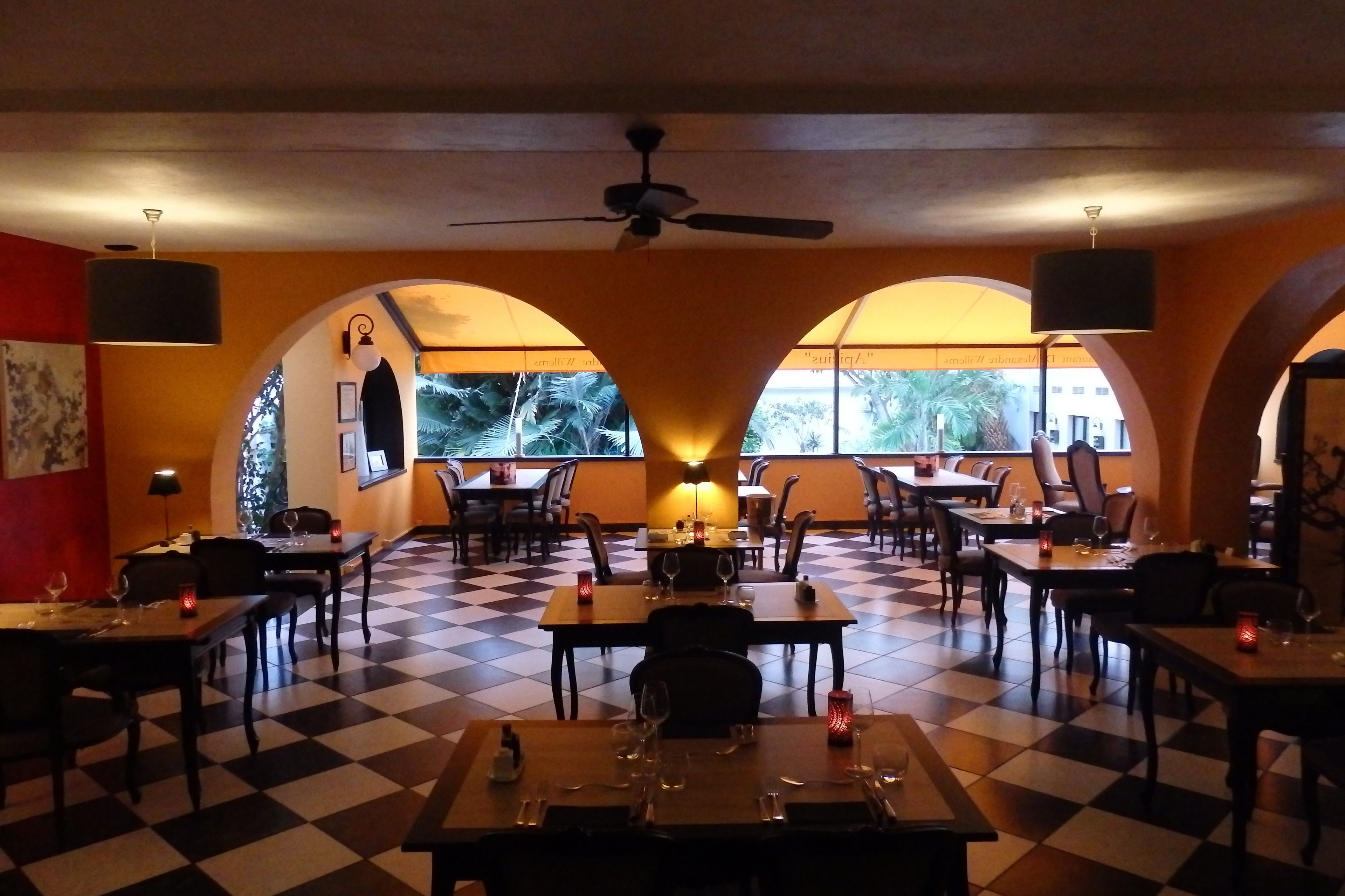 Breakfast, lunch, dinner served; French cuisine 