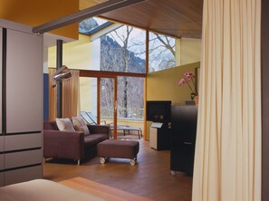 Brankas dan didekorasi berbeda-beda