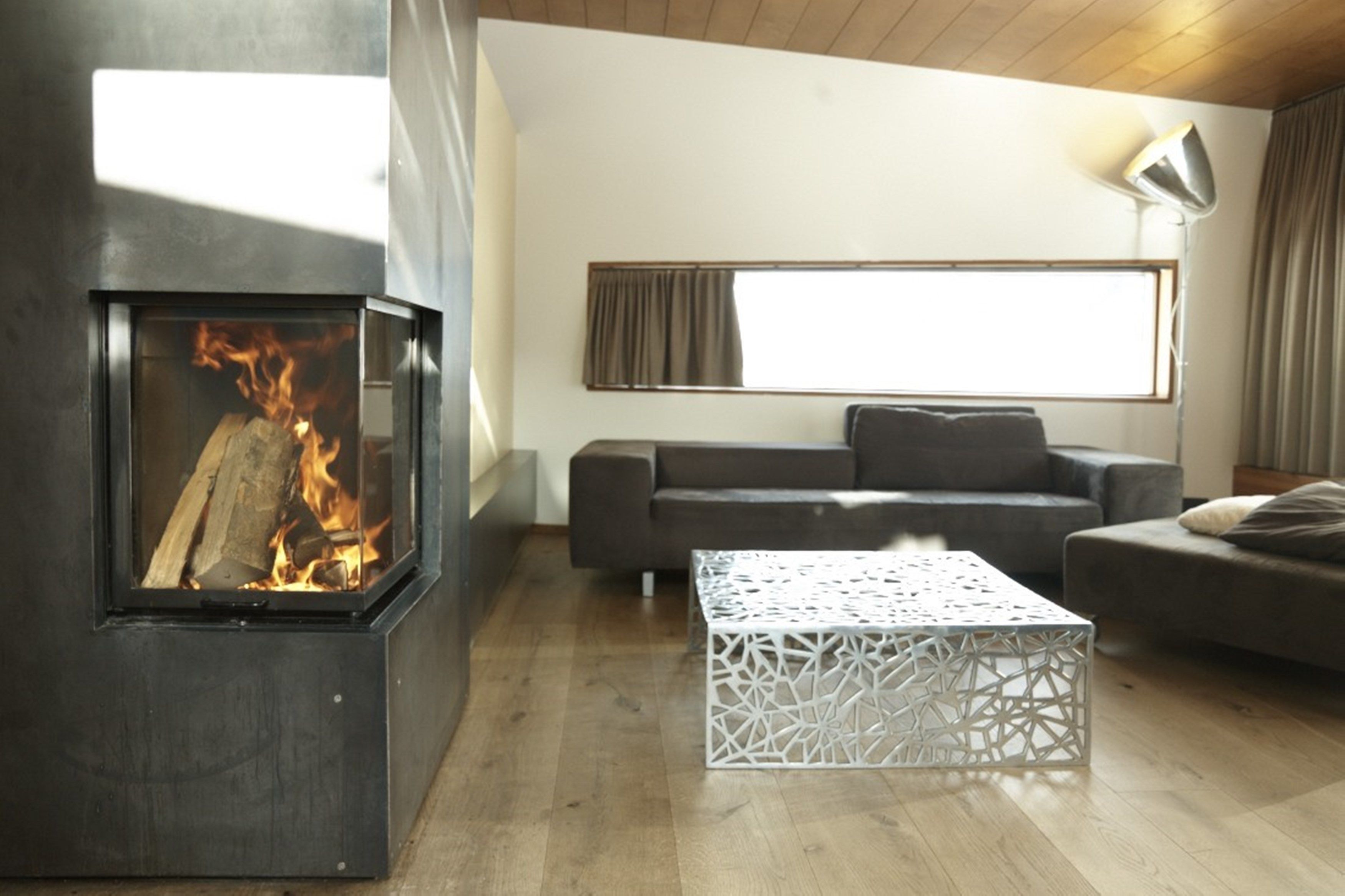 Deluxe Suite | Living room | TV