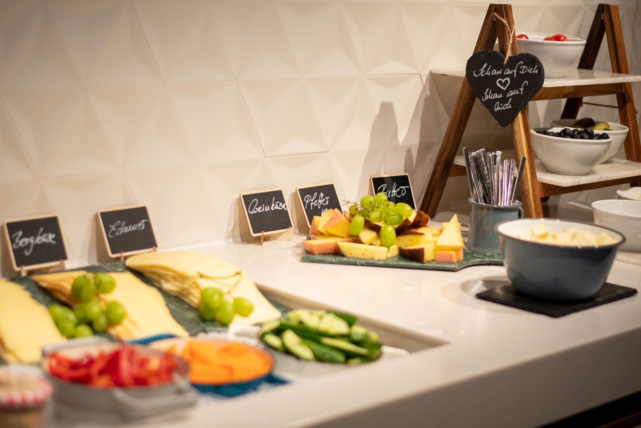 Lunsj og middag serveres