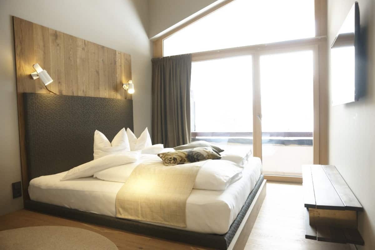 Design Double Room | 1 bedroom, in-room safe, individually decorated, individually furnished