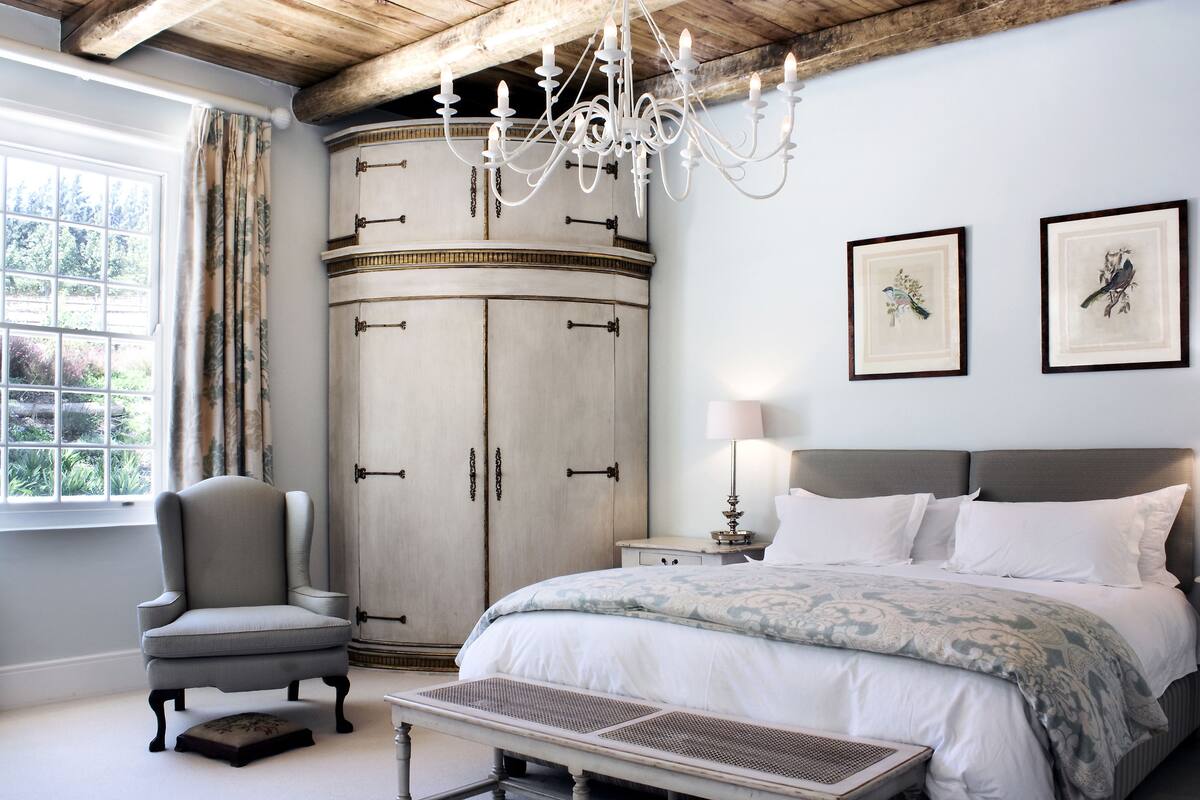 Suite | Egyptian cotton sheets, premium bedding, Select Comfort beds