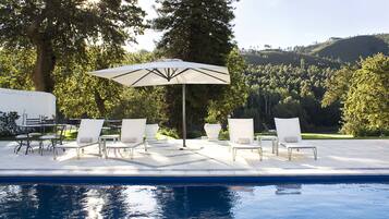 Outdoor pool, pool umbrellas, sun loungers