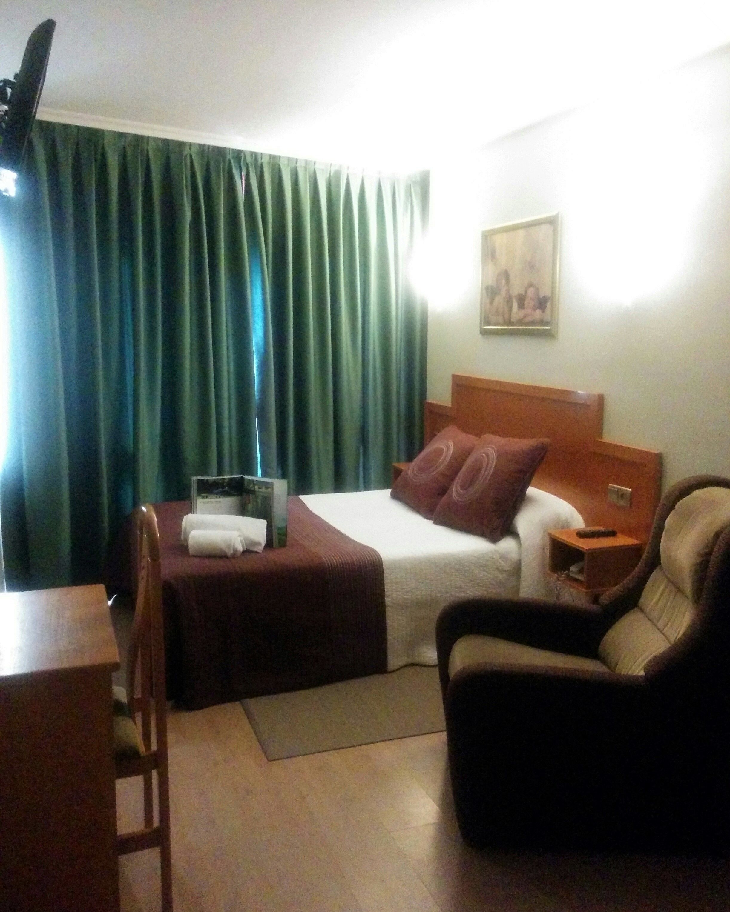 double room, 1 double bed | desk, soundproofing, free wifi, bed sheets