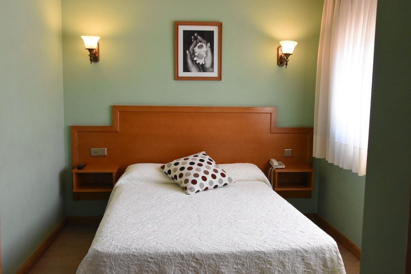 double room, 1 double bed | desk, soundproofing, free wifi, bed sheets
