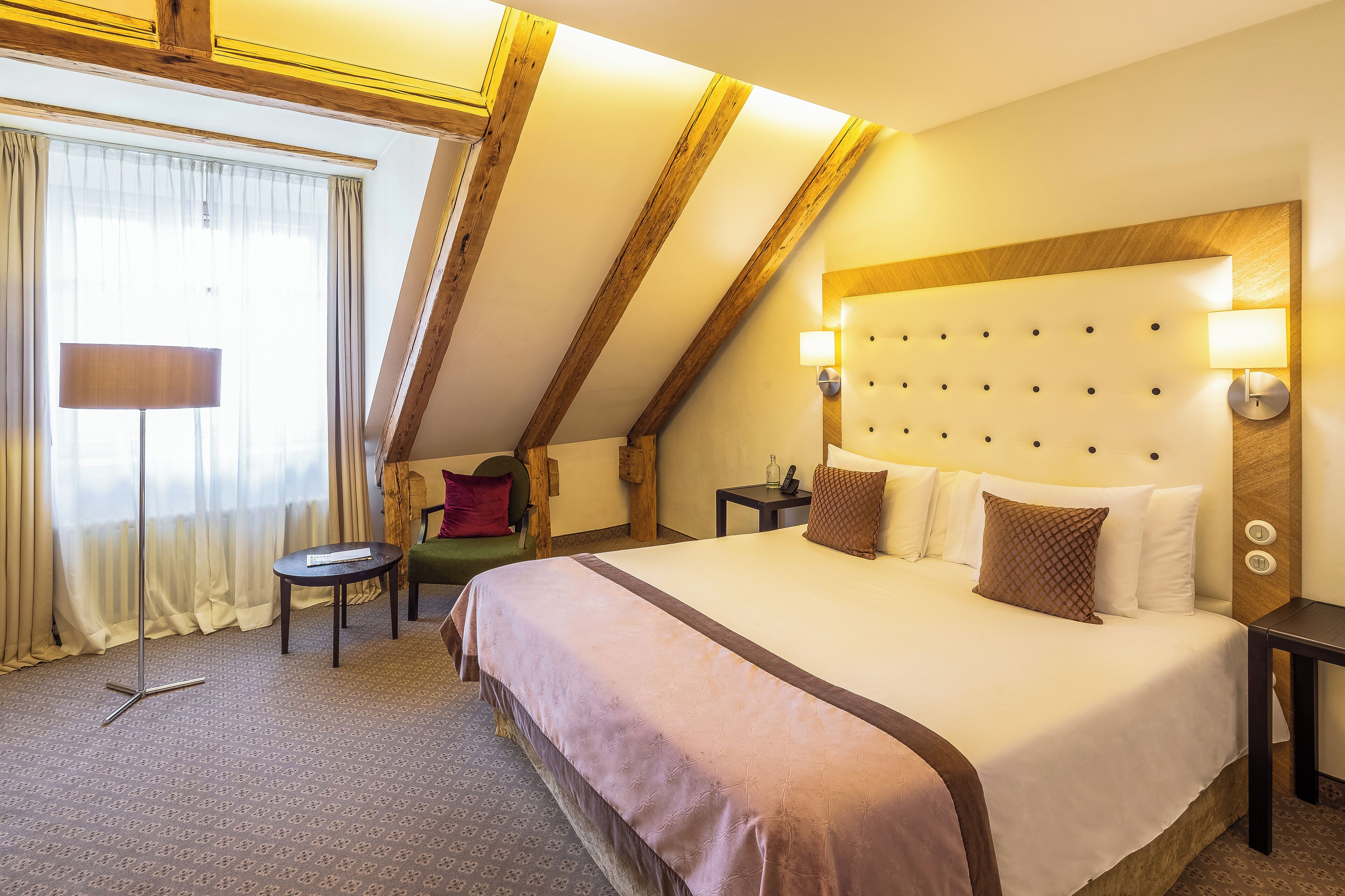 Egyptian cotton sheets, premium bedding, Select Comfort beds, minibar