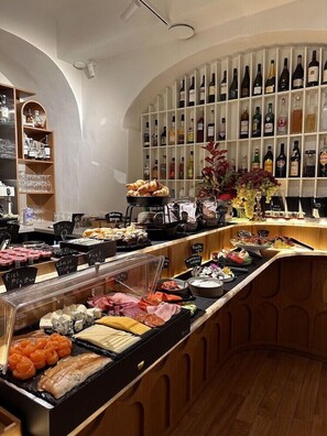 2 Restaurants, Frühstück, Mittagessen, Fisch und Meeresfrüchte