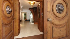 Unclassified image, 4 of 125, button - Dome hotel (Riga)
