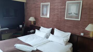 Deluxe Twin Room | Premium bedding, minibar, in-room safe, desk