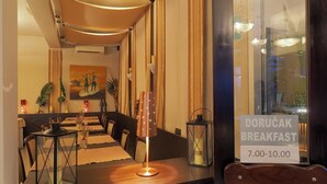Breakfast area - Oasis (Belgrade)