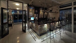 Bar (on property) - Oasis (Belgrade)