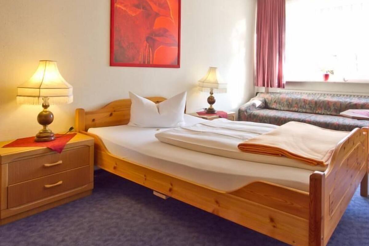 Pillow-top beds, desk, free WiFi, bed sheets