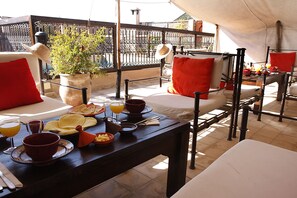 Rideaux occultants, Wi-Fi gratuit, draps fournis