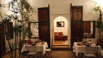 Coin salon dans le hall