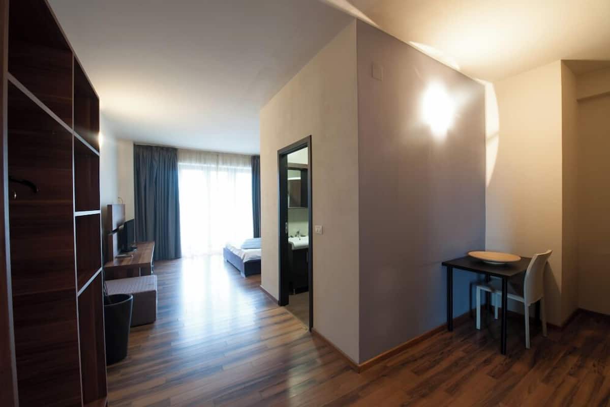 Classic-Studio, Balkon | Zimmersafe, Schreibtisch, laptopgeeigneter Arbeitsplatz