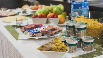 Petit déjeuner buffet (30 RON par personne)