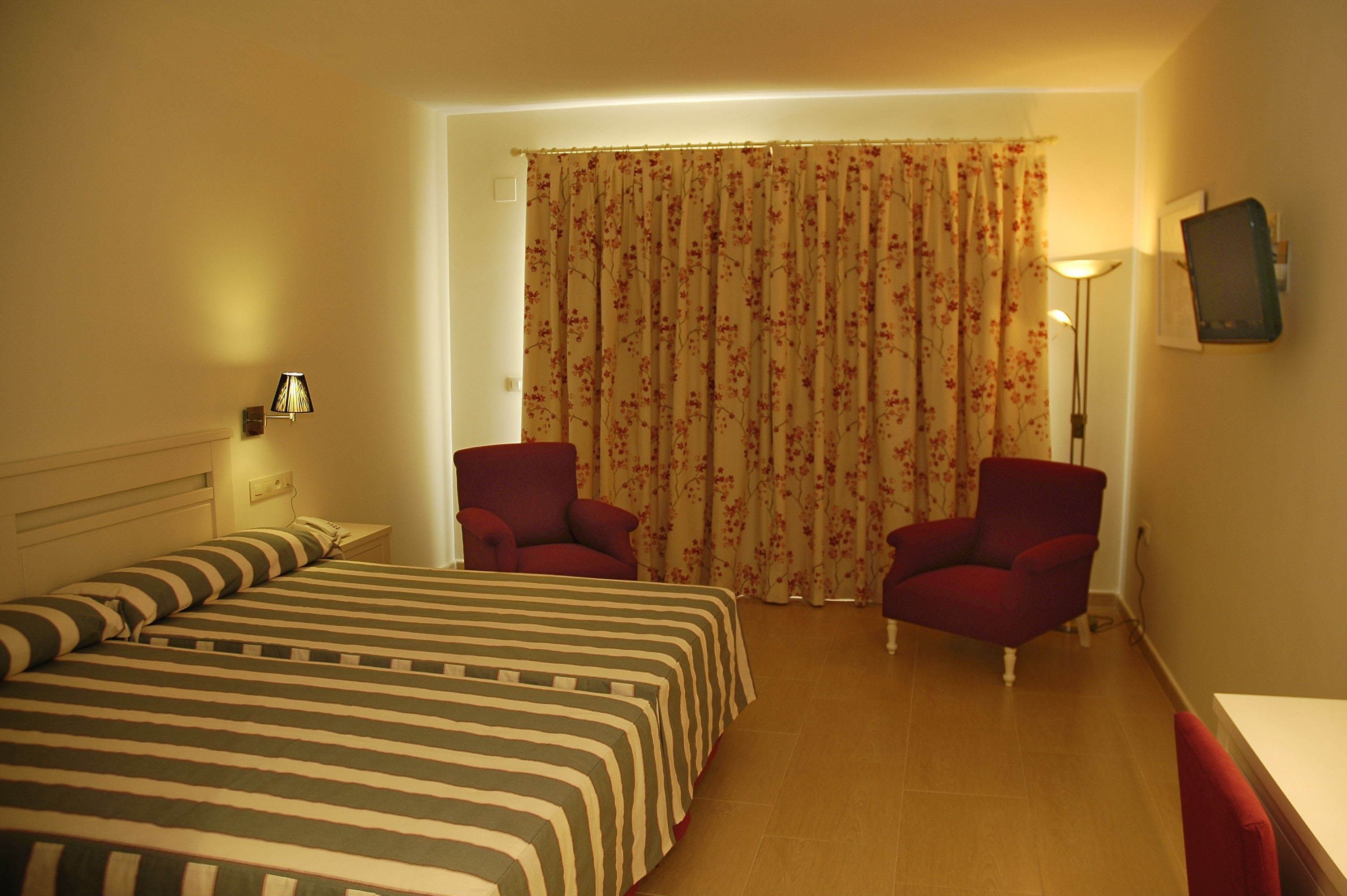 down duvets, minibar, in-room safe, desk