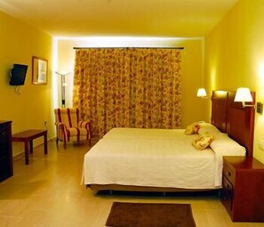 Down duvets, minibar, in-room safe, desk - Mirador de la Portilla (Jarandilla de la Vera)