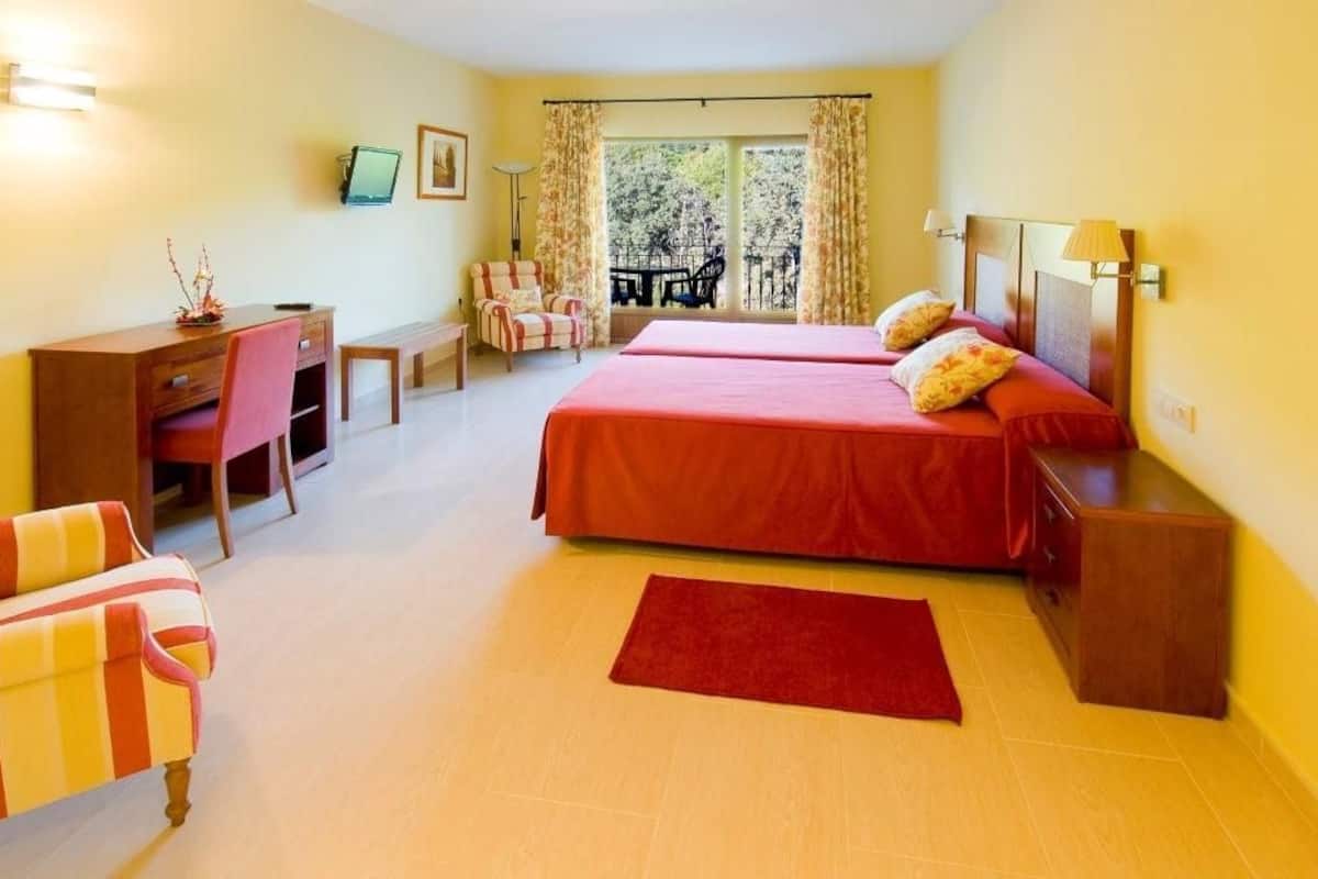 down duvets, minibar, in-room safe, desk