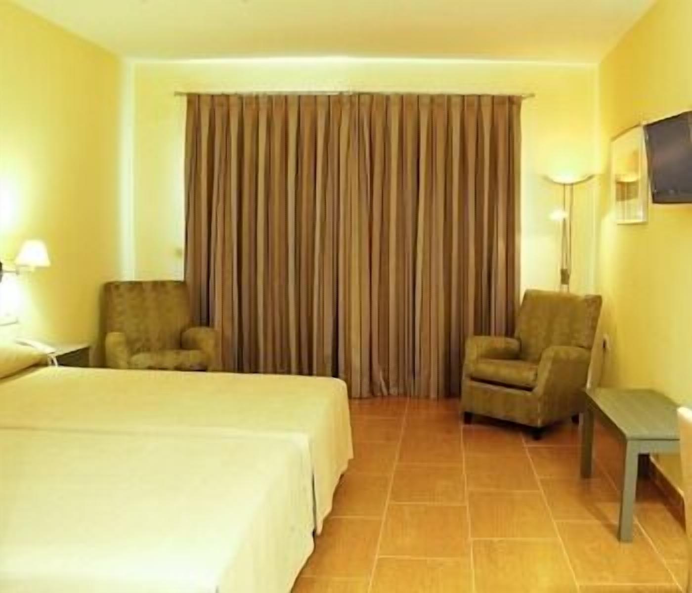 down duvets, minibar, in-room safe, desk